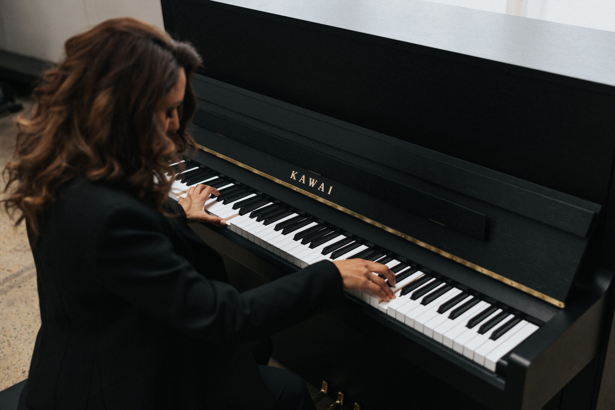 E-300 Kawai upright piano pianist