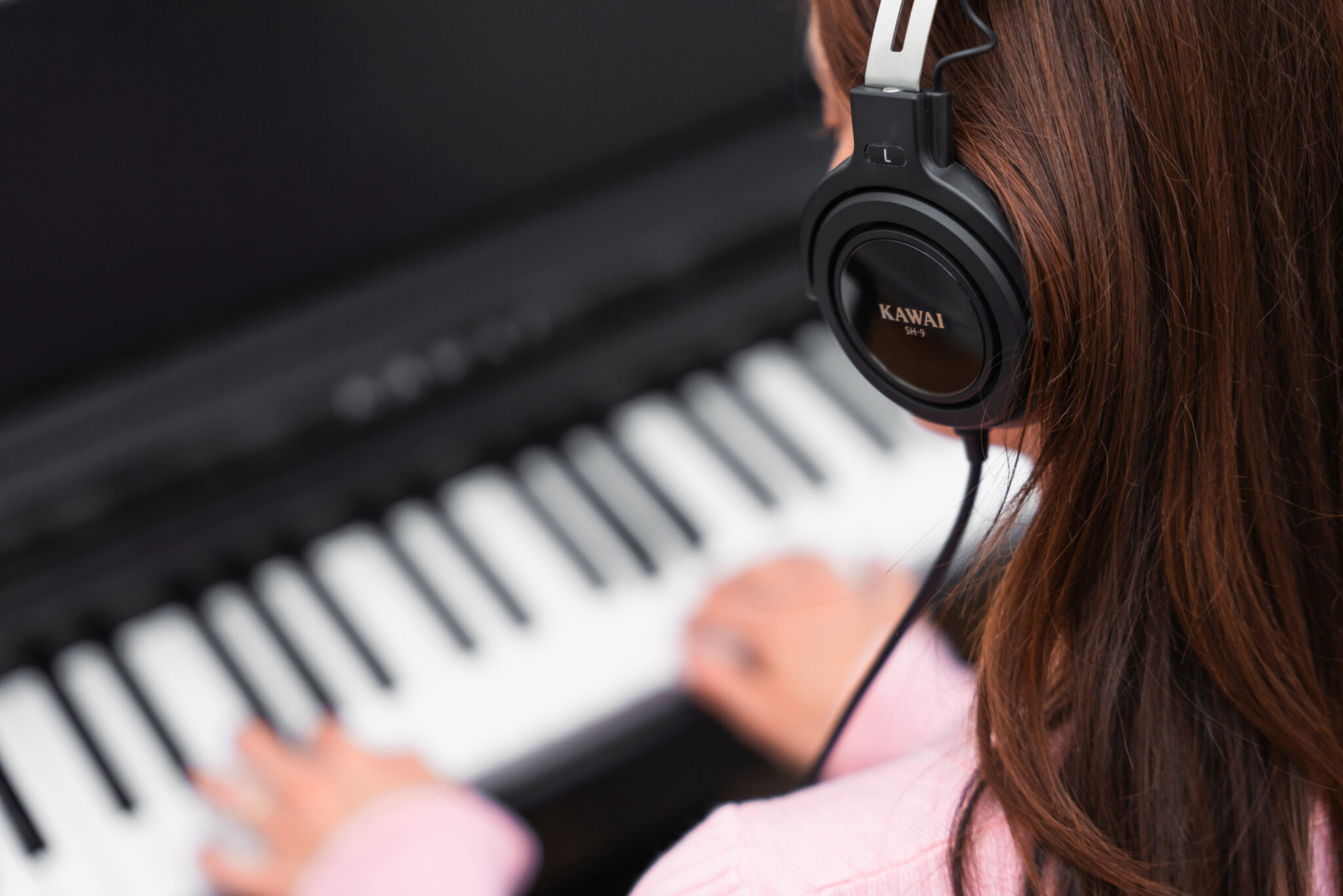 Silent playing Kawai CX202 digital piano with headphones